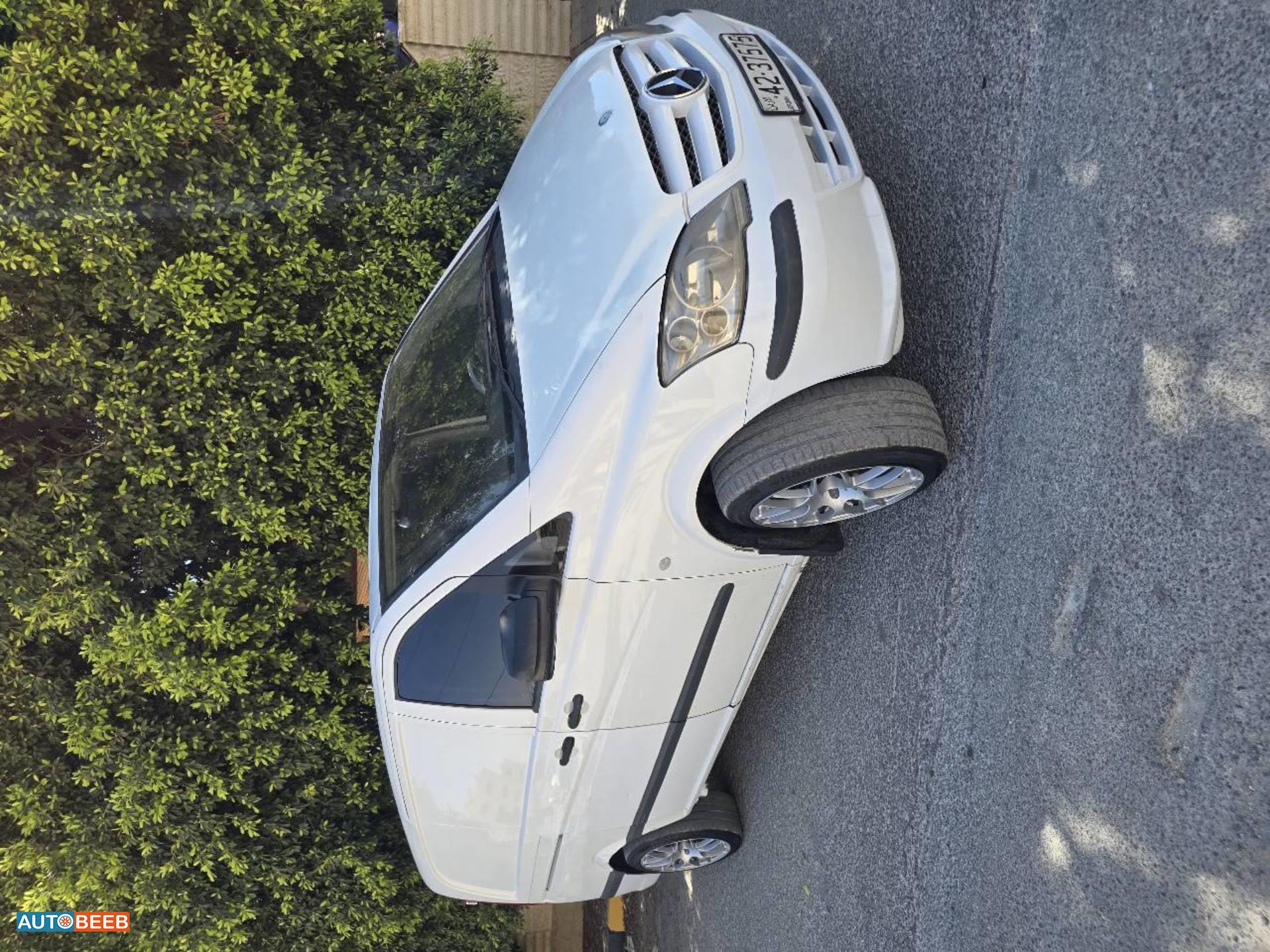 ميني فان مرسيدس بنز 2013