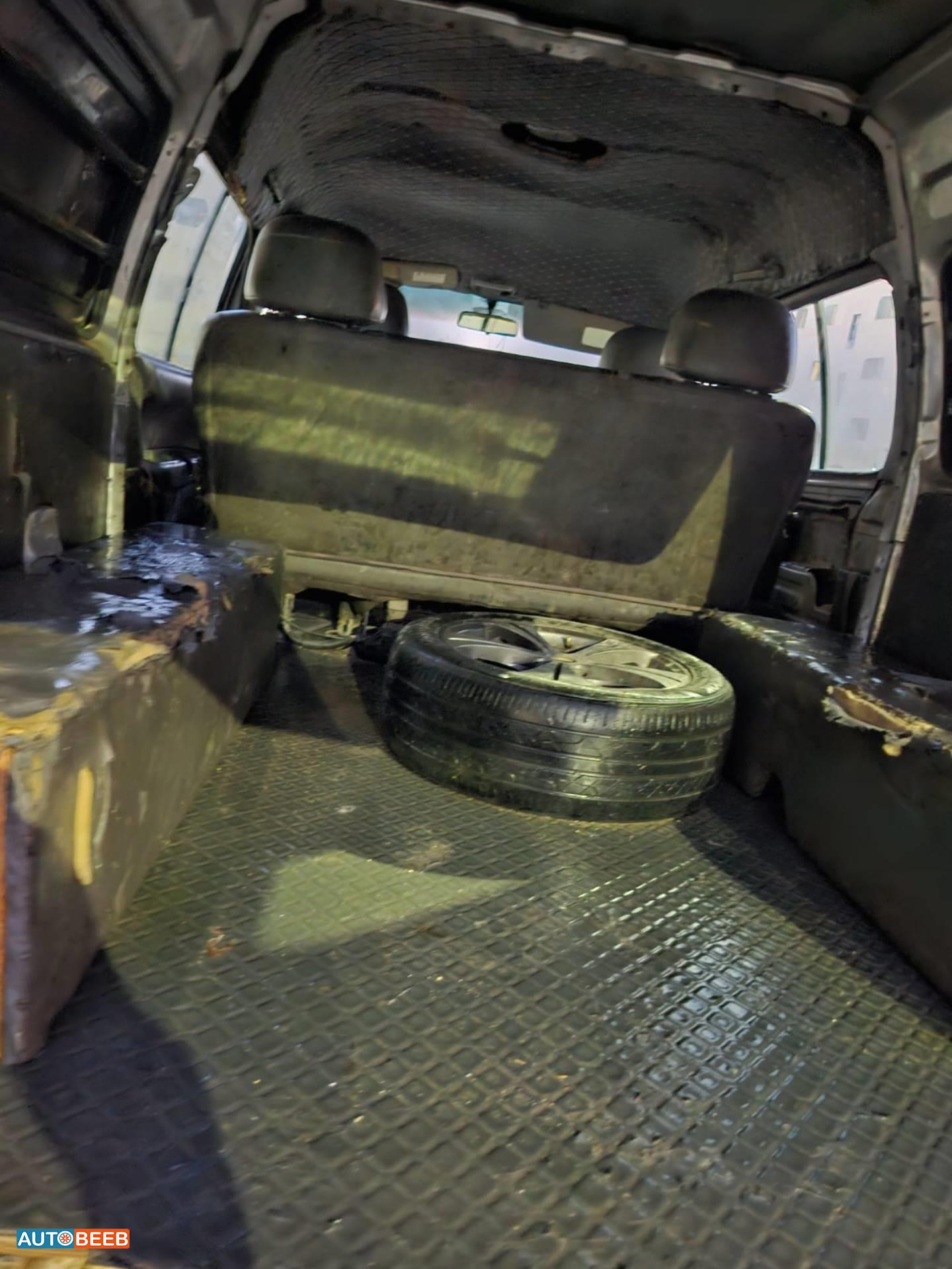 ميني باص هيونداي 2004