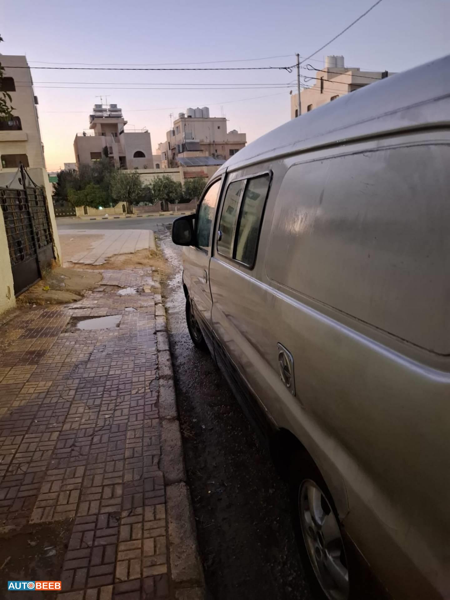 ميني باص هيونداي 2004