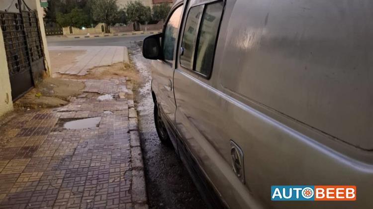 ميني باص هيونداي 2004