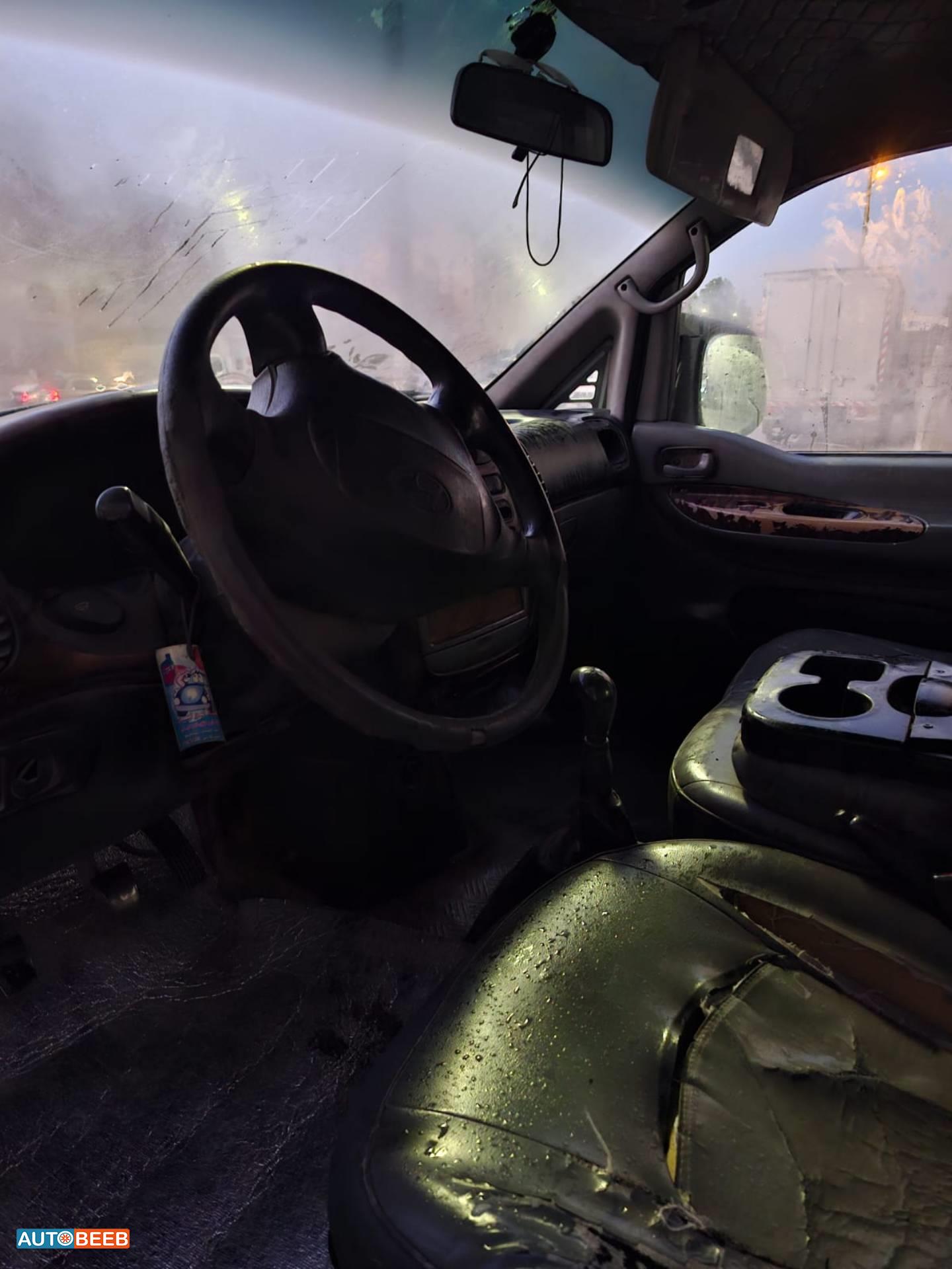 ميني باص هيونداي 2004