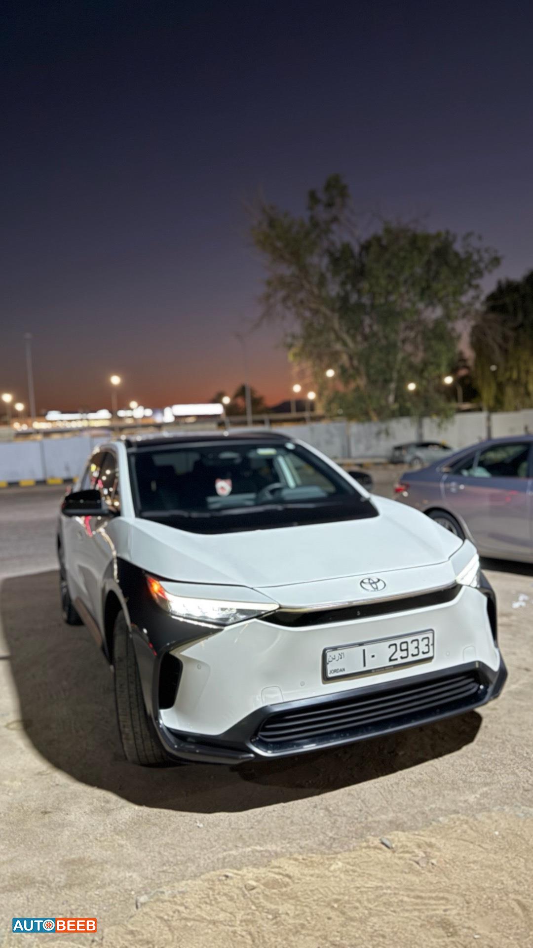 تويوتا bZ4X 2023