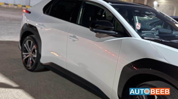 تويوتا bZ4X 2023