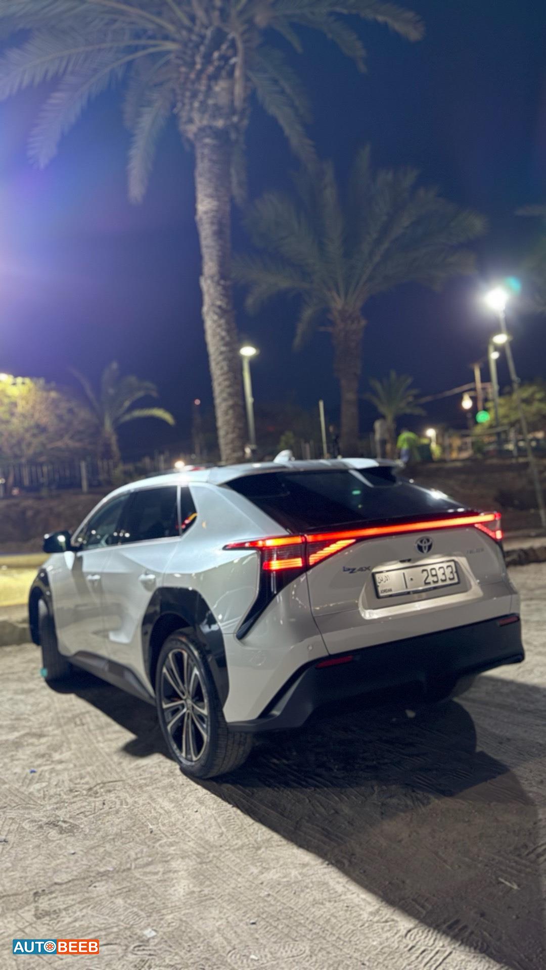 تويوتا bZ4X 2023