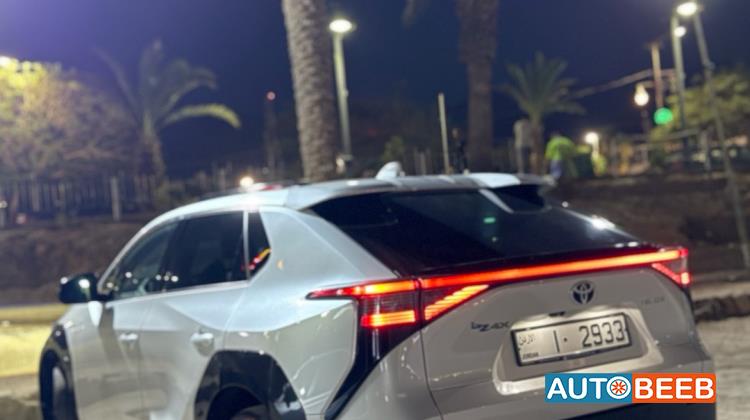 تويوتا bZ4X 2023