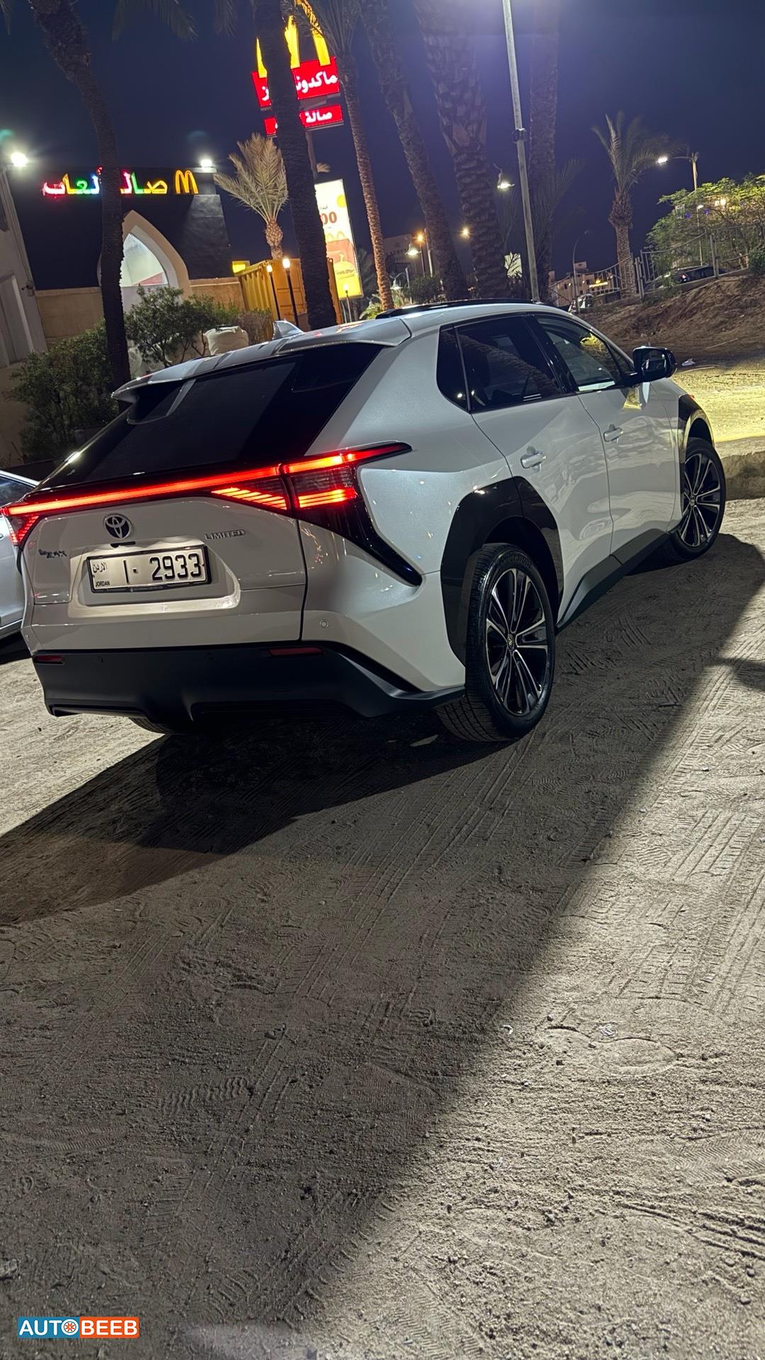 تويوتا bZ4X 2023