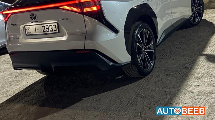 تويوتا bZ4X 2023