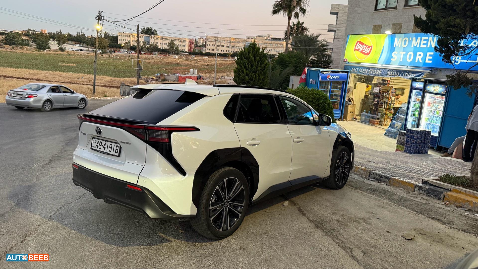 تويوتا bZ4X 2023