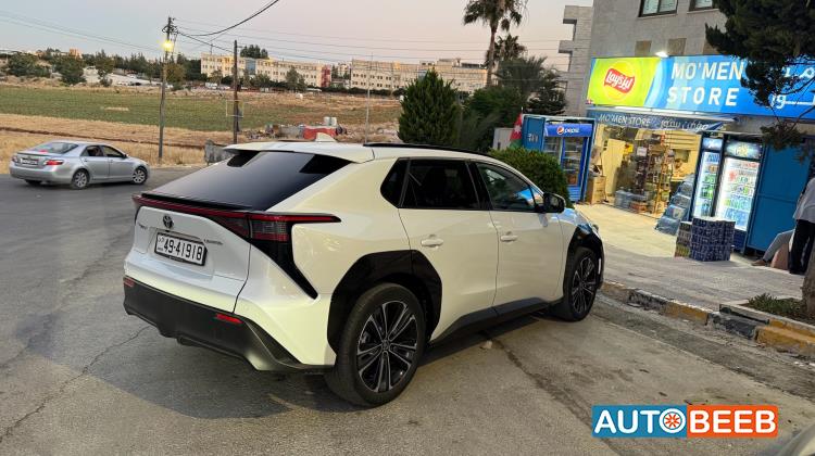 تويوتا bZ4X 2023