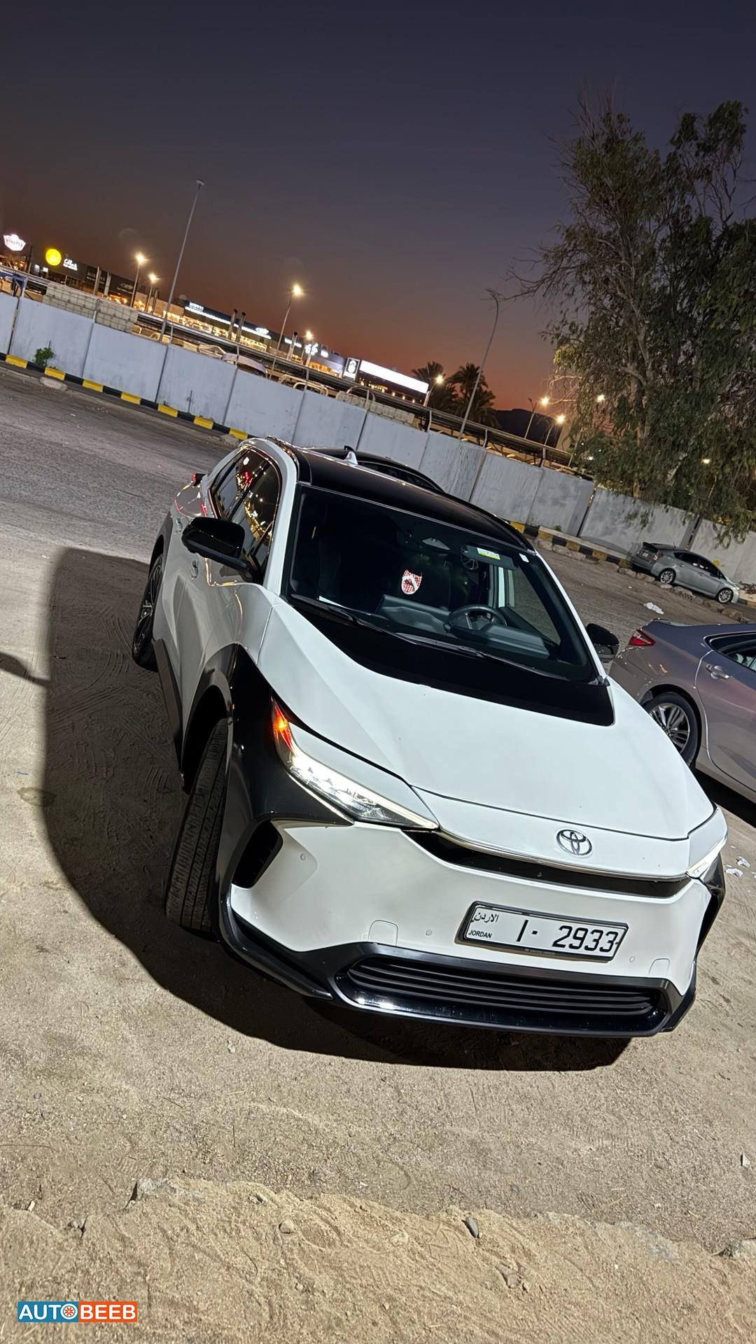 تويوتا bZ4X 2023