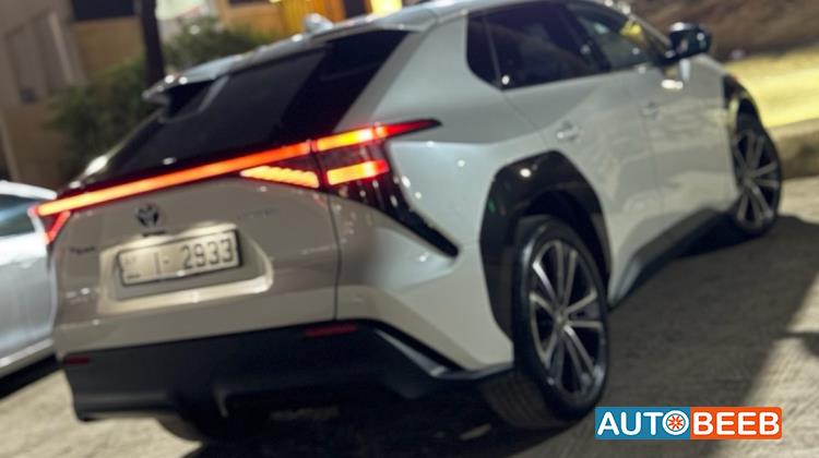 تويوتا bZ4X 2023