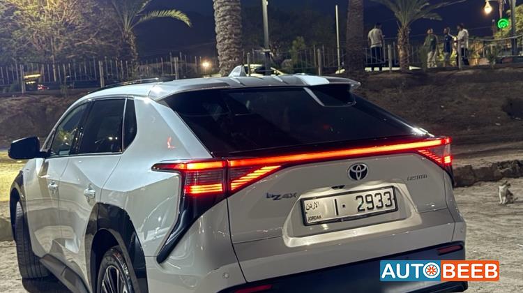 تويوتا bZ4X 2023