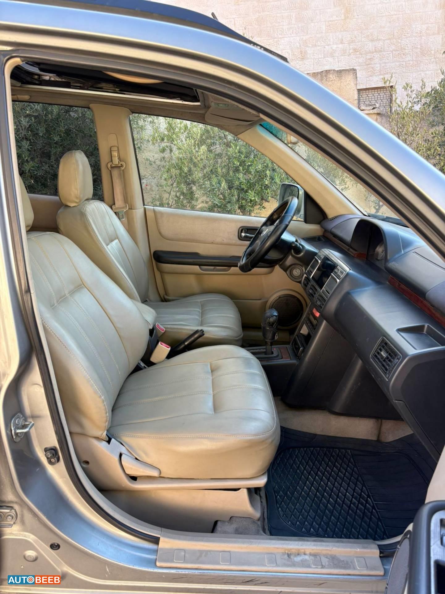 نيسان X-تريل 2004