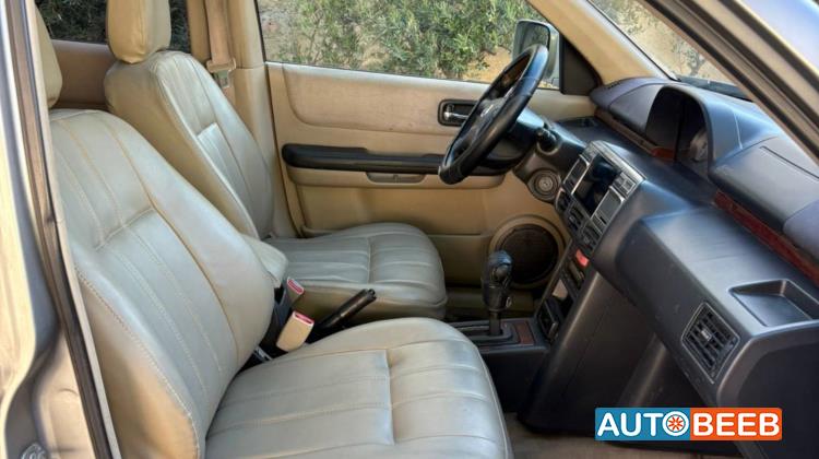 نيسان X-تريل 2004