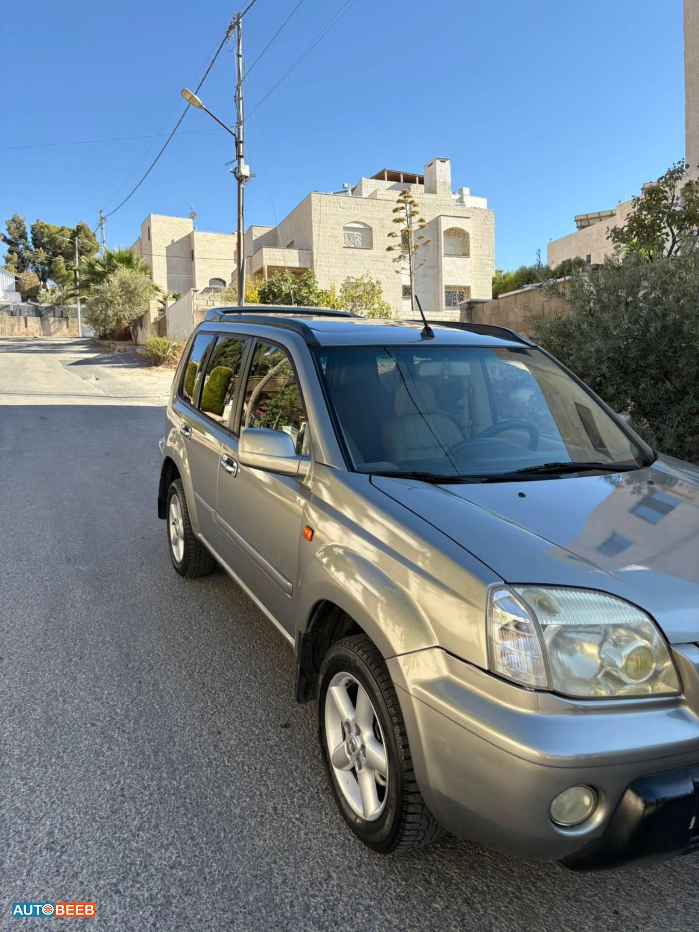 نيسان X-تريل 2004