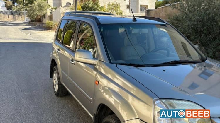 نيسان X-تريل 2004