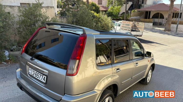 نيسان X-تريل 2004