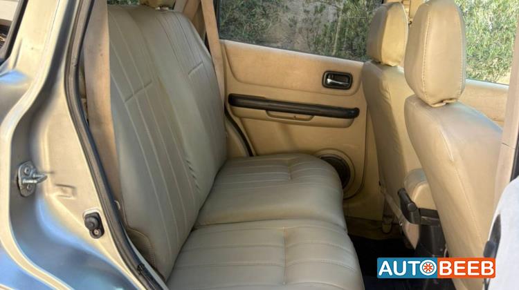 نيسان X-تريل 2004