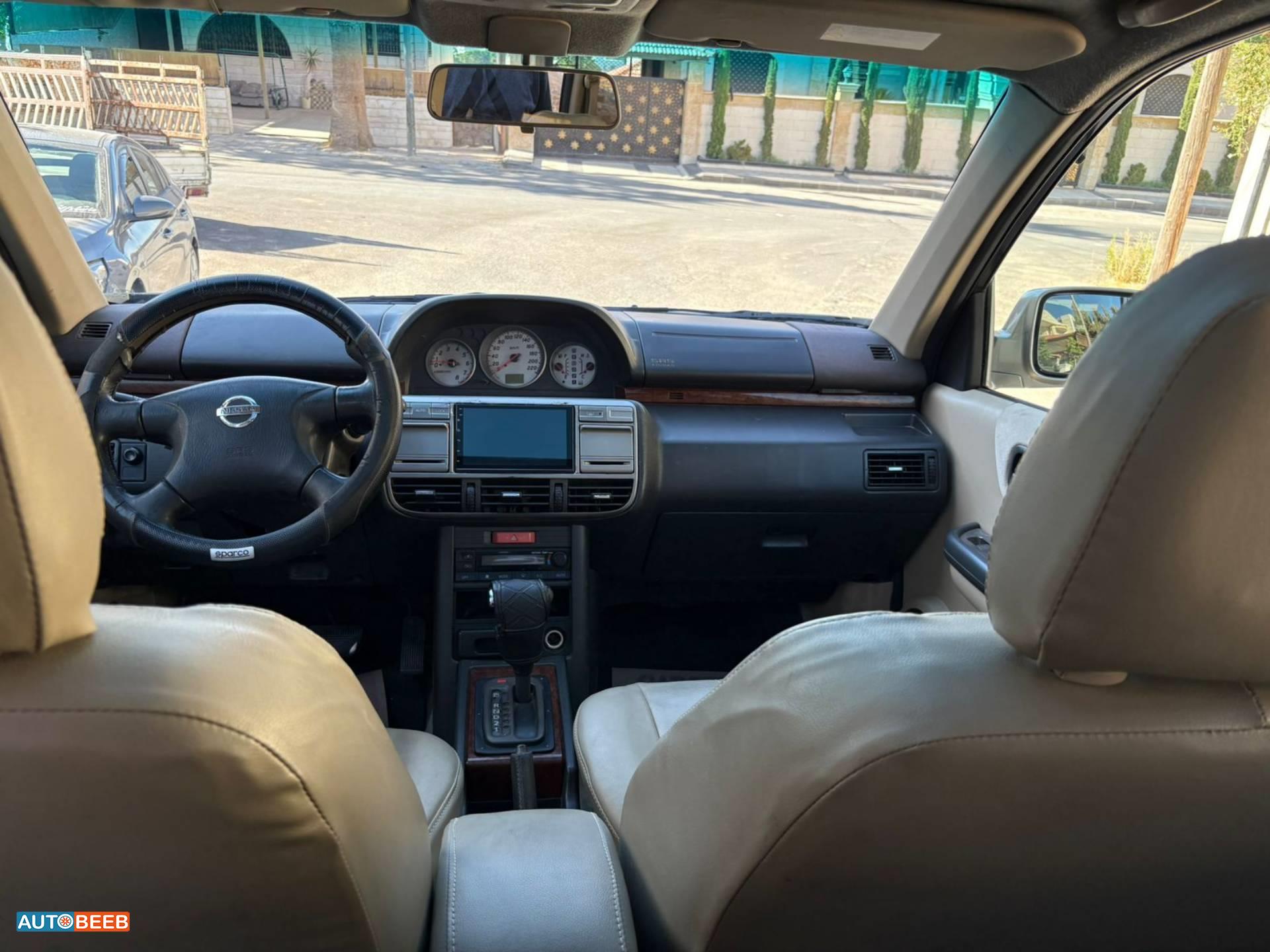 نيسان X-تريل 2004