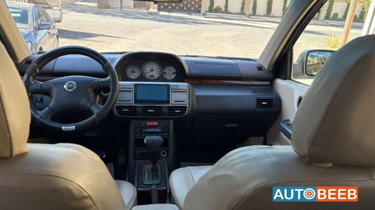 نيسان X-تريل 2004