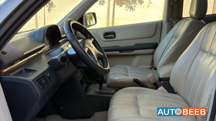 نيسان X-تريل 2004