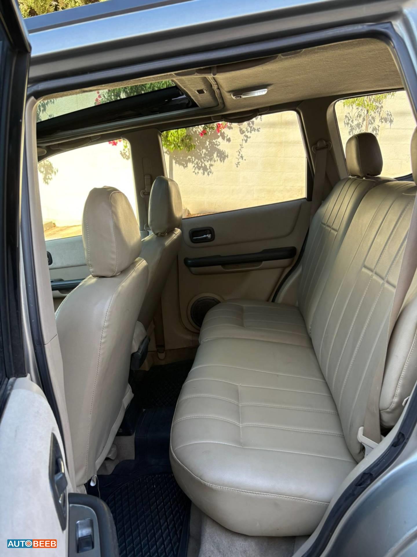 نيسان X-تريل 2004