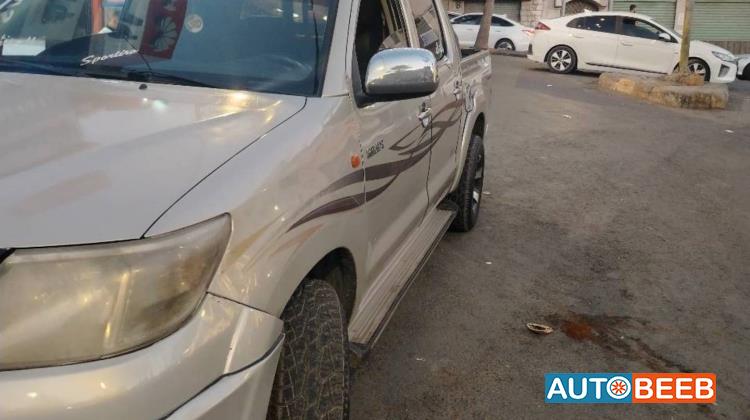 تويوتا هيلوكس 2015