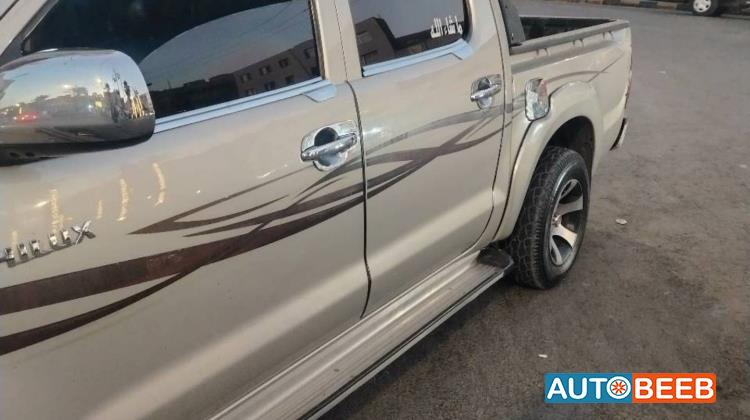 تويوتا هيلوكس 2015