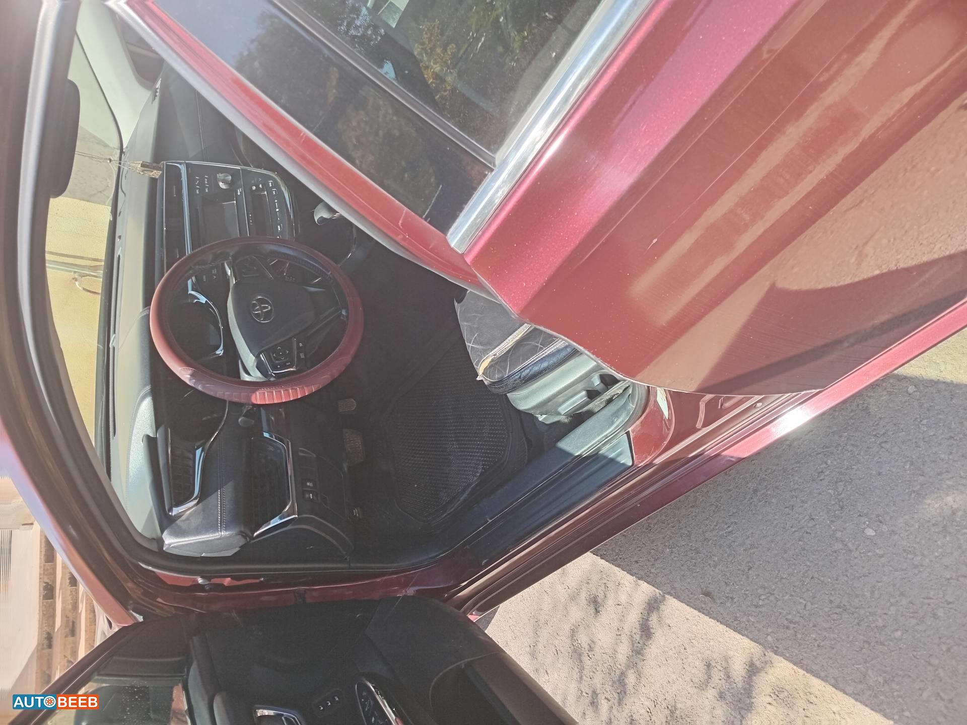 تويوتا افالون 2014