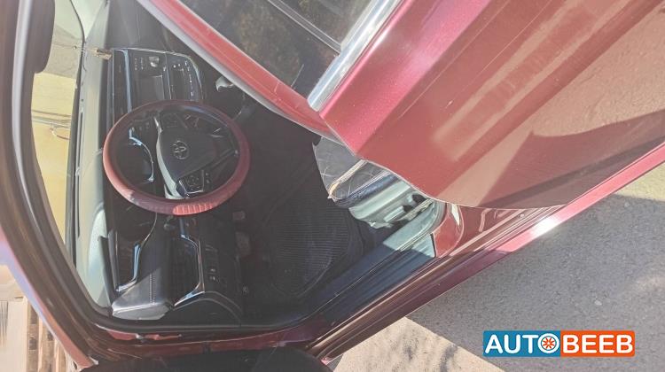 تويوتا افالون 2014