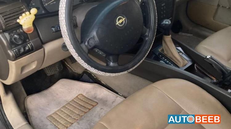 Opel Omega 2000