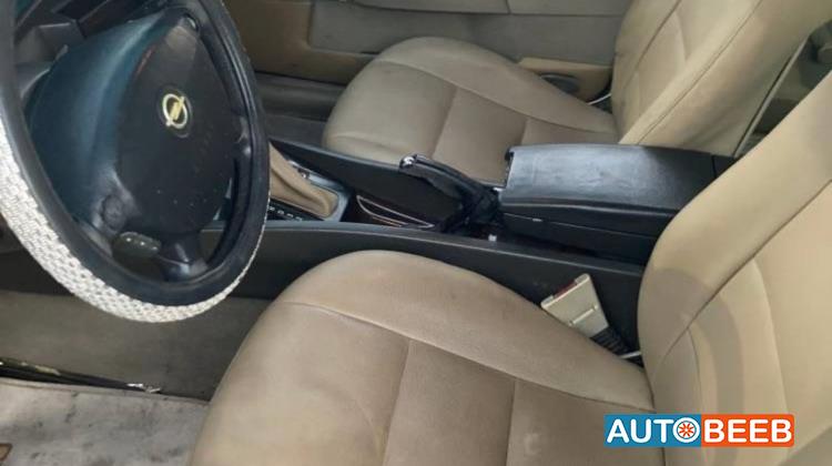 Opel Omega 2000