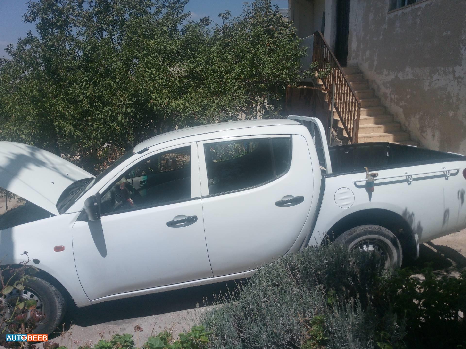 ميتسوبيشي L200 2009