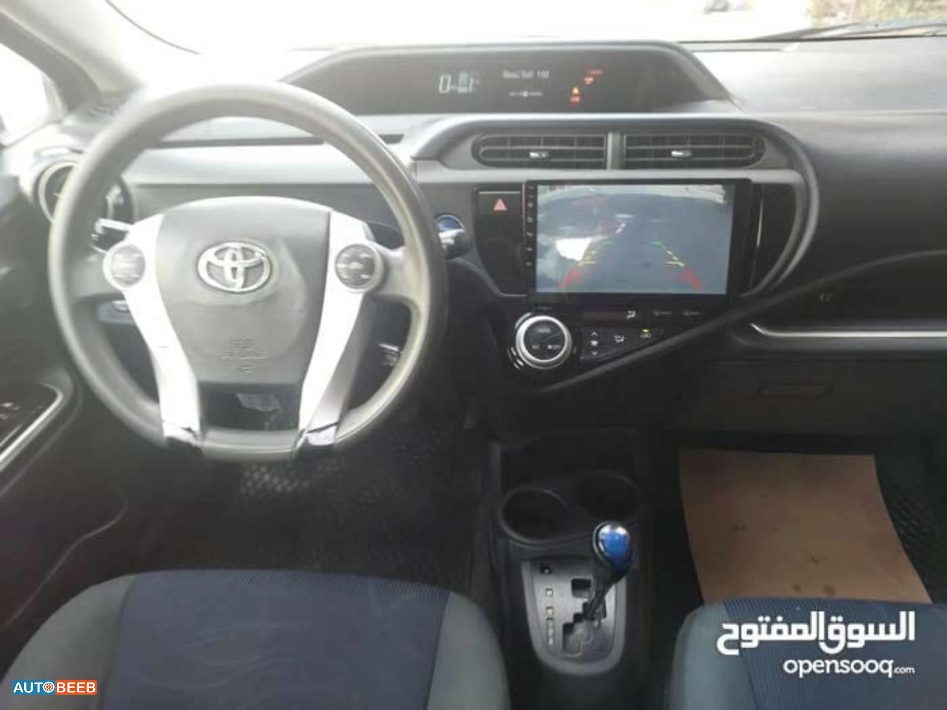 تويوتا بريوس سي 2015