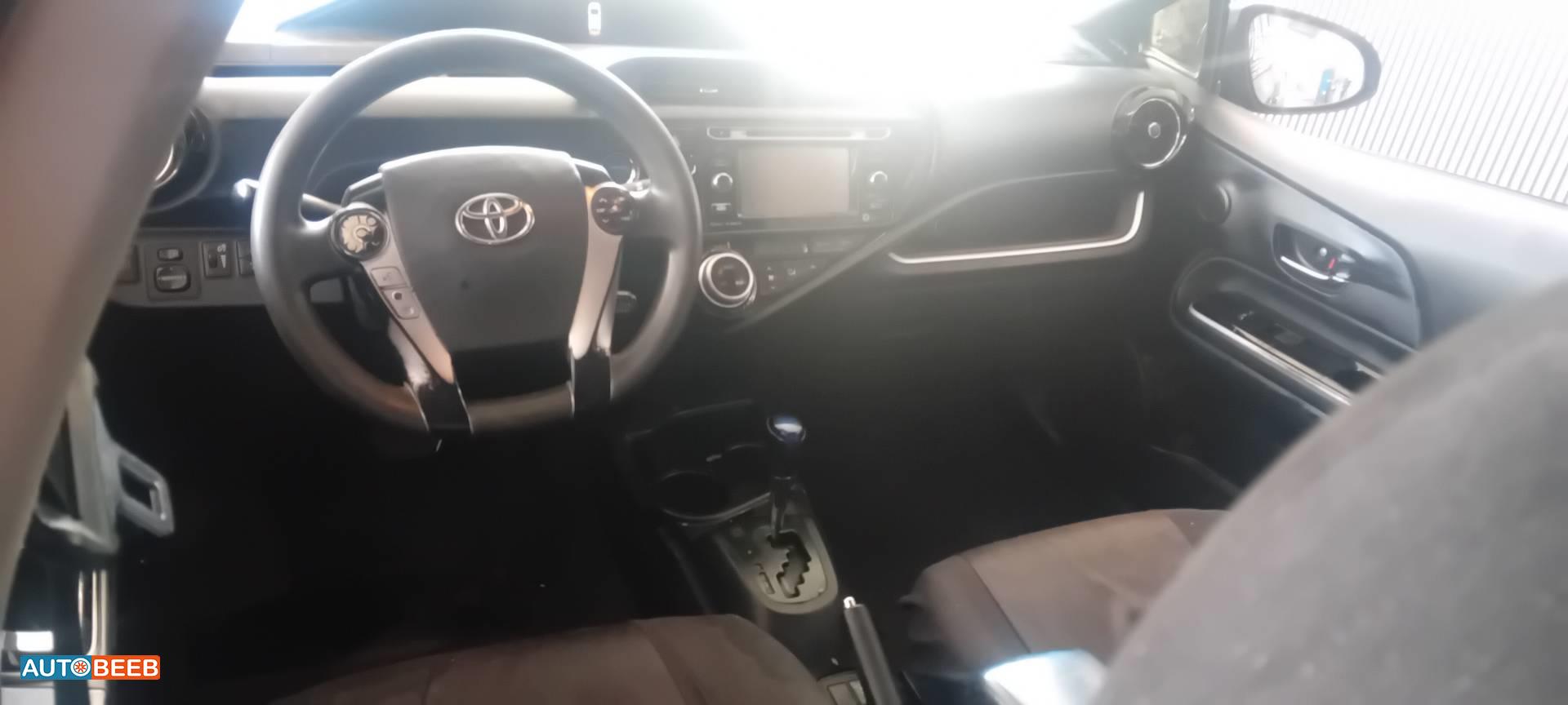 Toyota Prius C 2017