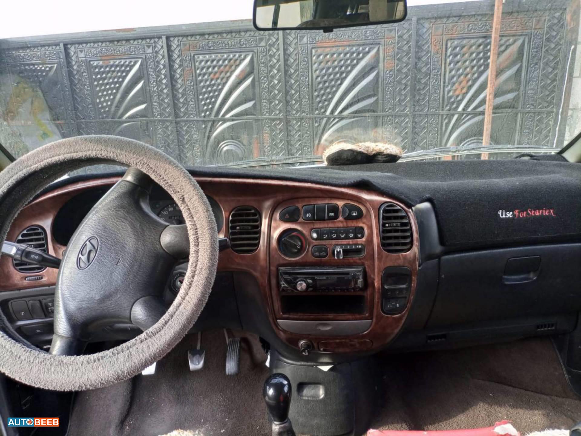 ميني باص هيونداي 2003