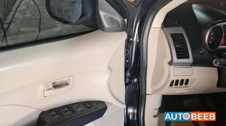 ميتسوبيشي اوتلاندر 2012