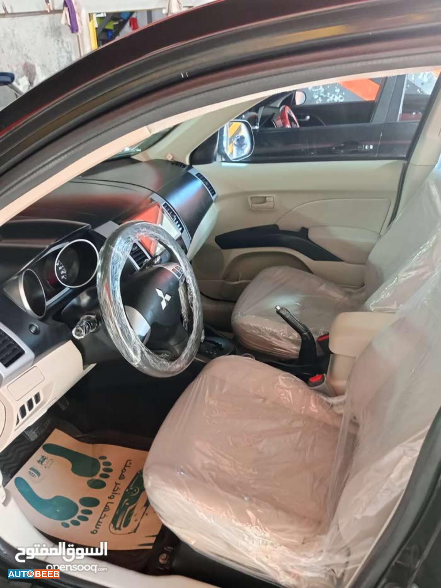 ميتسوبيشي اوتلاندر 2012