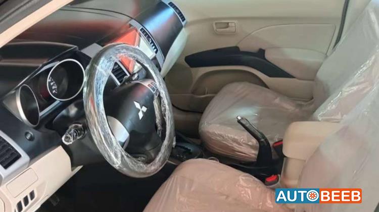 ميتسوبيشي اوتلاندر 2012