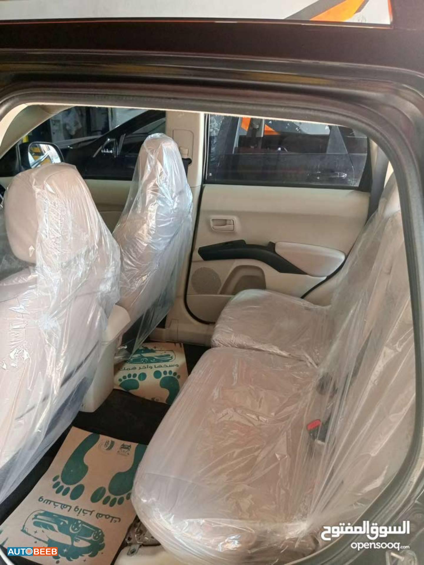 ميتسوبيشي اوتلاندر 2012