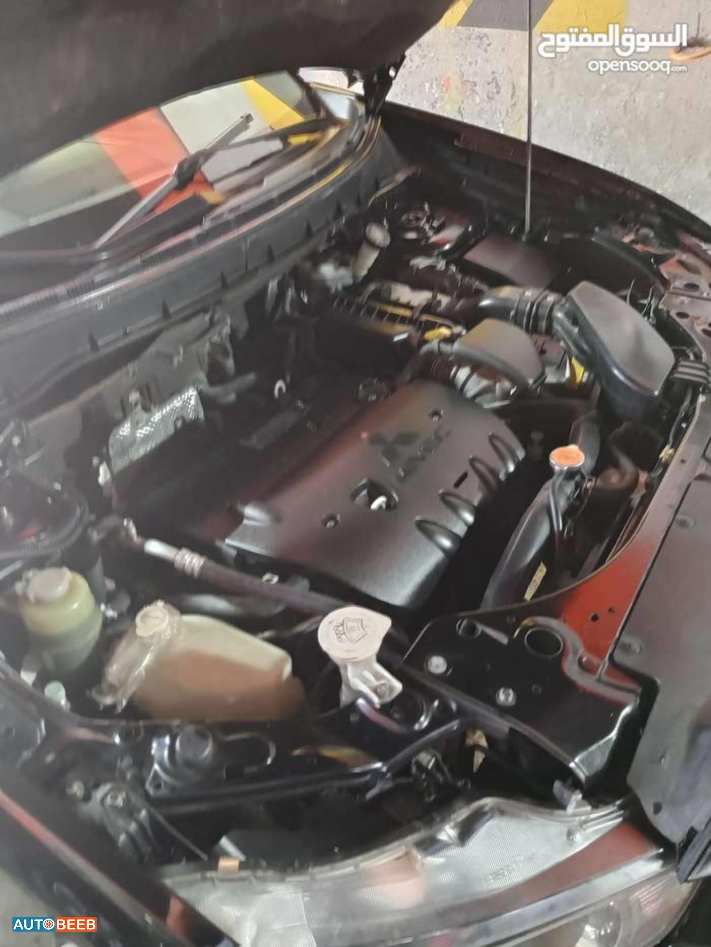 ميتسوبيشي اوتلاندر 2012