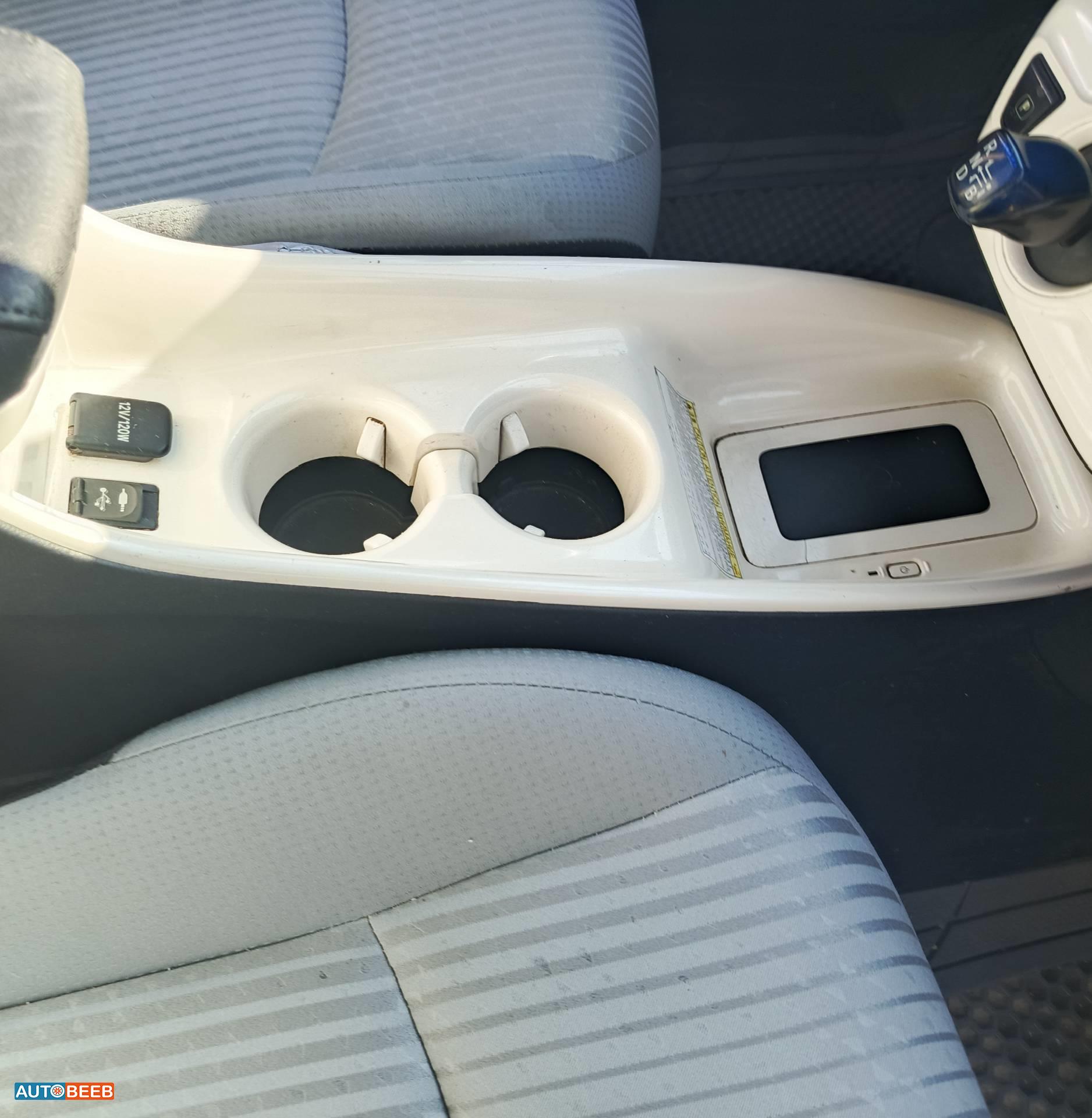 تويوتا بريوس 2017