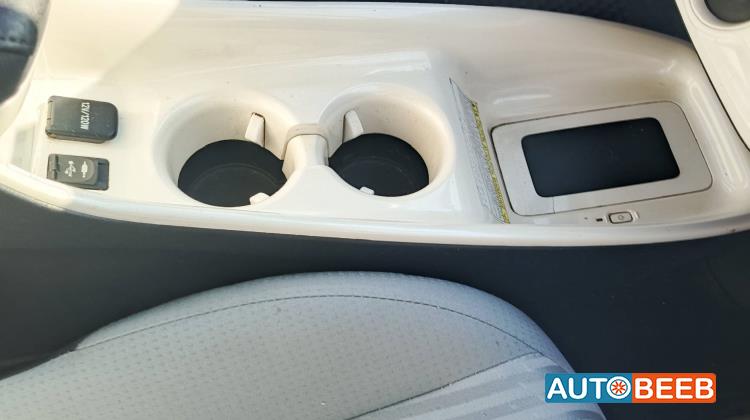 تويوتا بريوس 2017