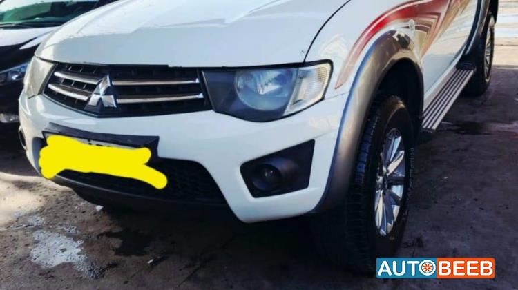 Mitsubishi L200 2013
