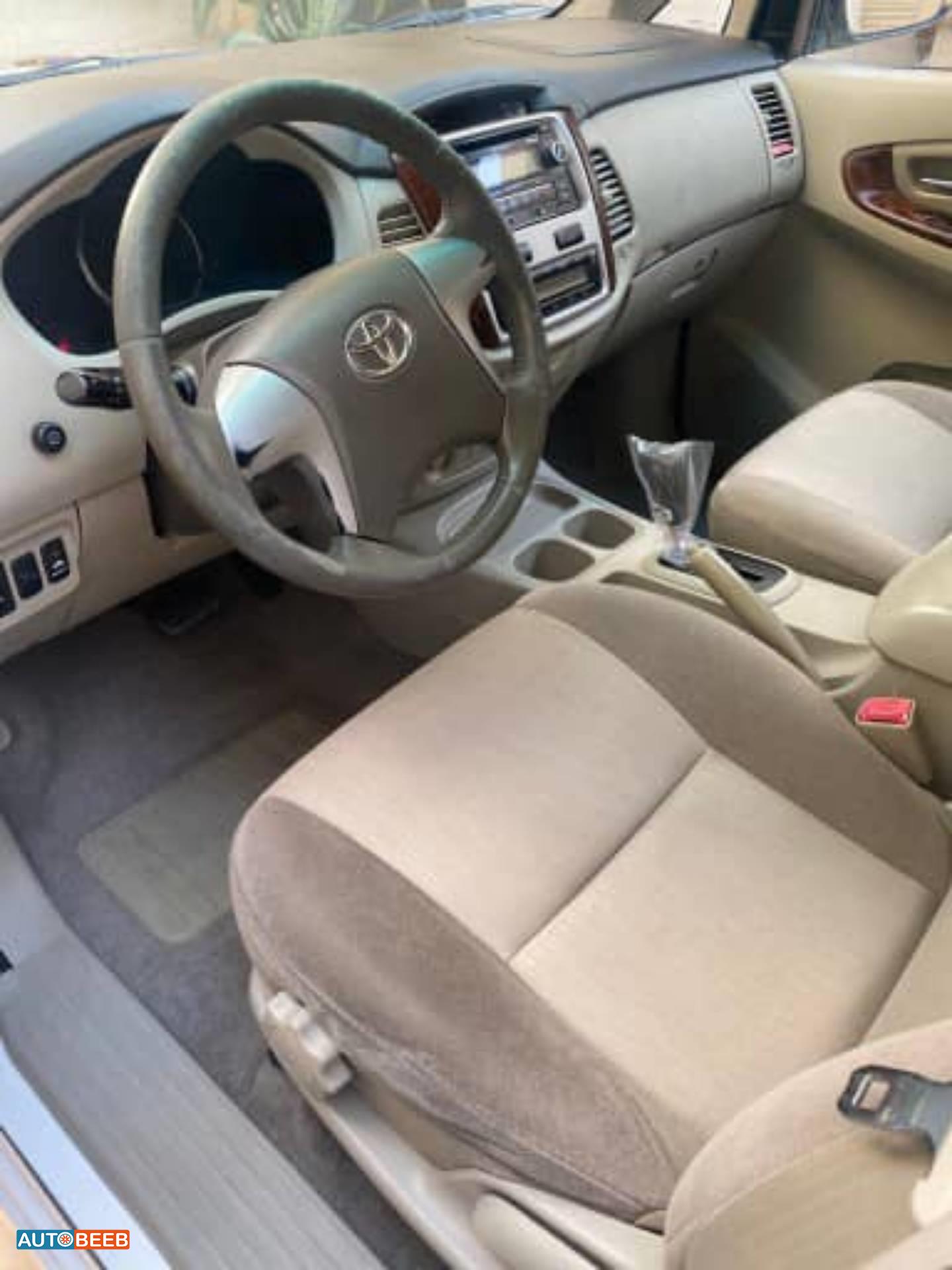 تويوتا انوفا 2013