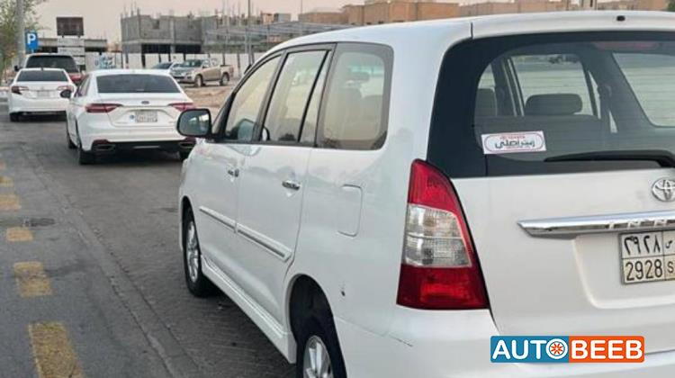 تويوتا انوفا 2013