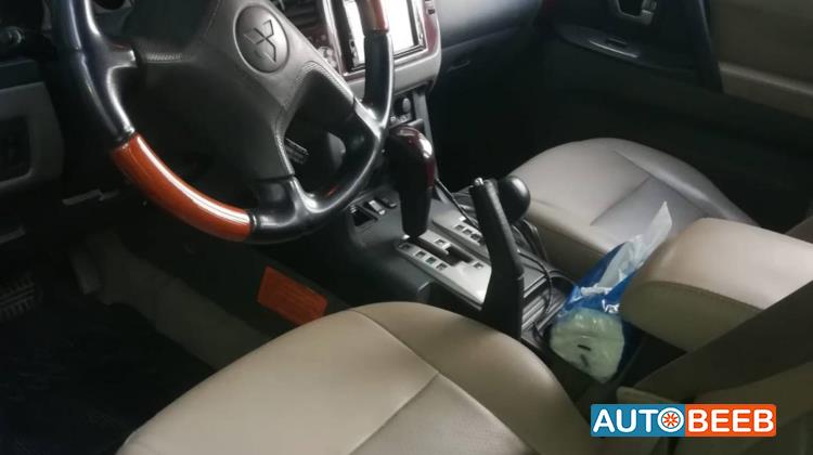 ميتسوبيشي باجيرو 2004