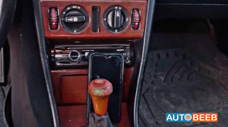 مرسيدس بنز A200 1990