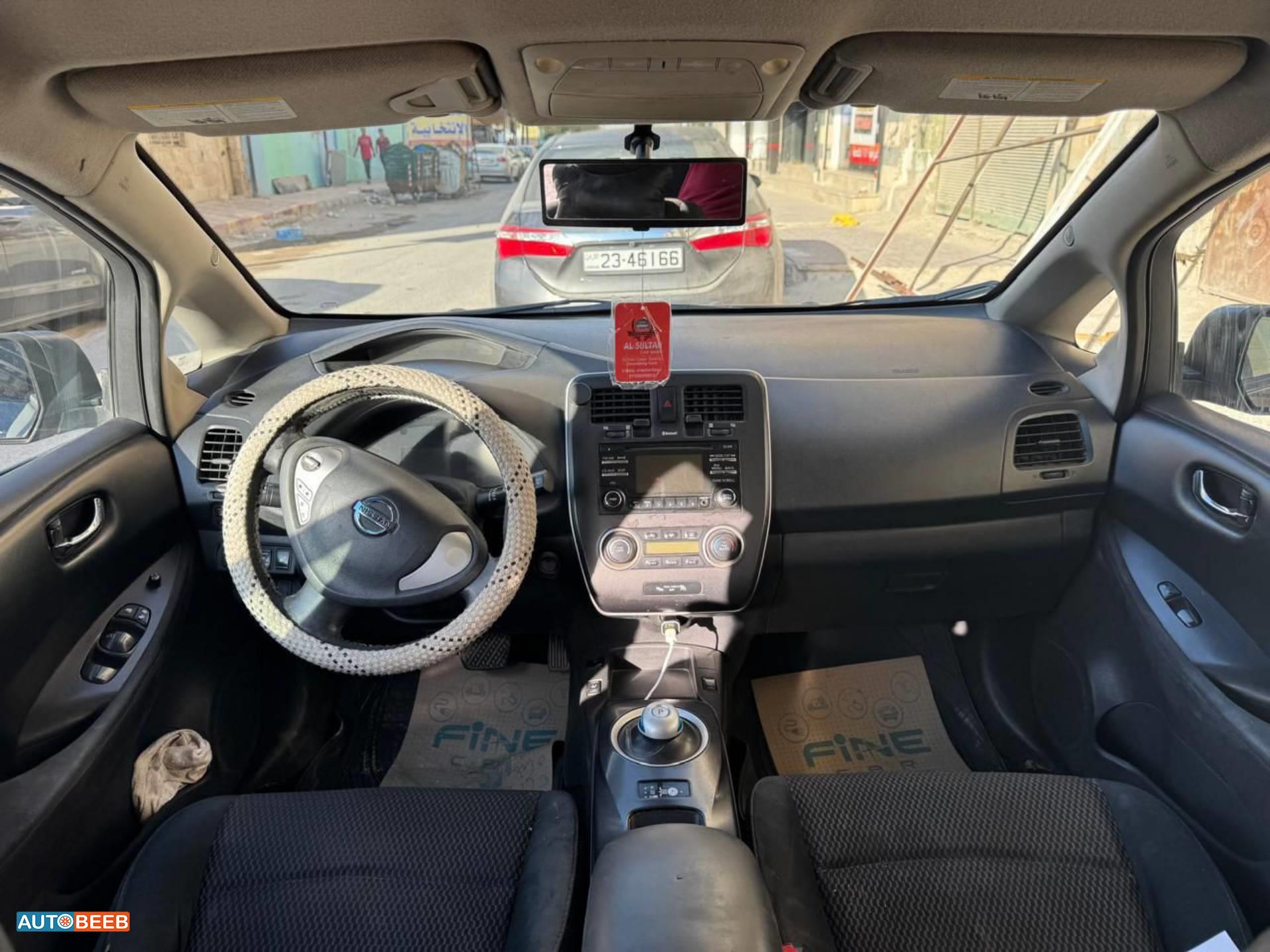 نيسان ليف 2014