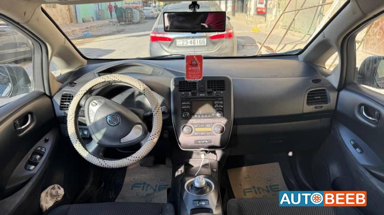 نيسان ليف 2014